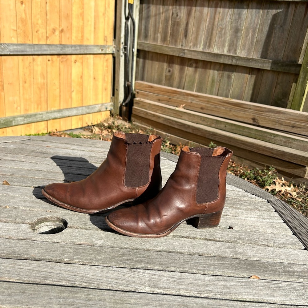 Frye brown Leather Chelsea Ankle Boots black 7.5 fall winter